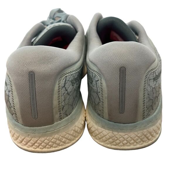 Saucony Hurricane Iso 5 Women's Running Shoe in Light Blue - Picture 8 of 10